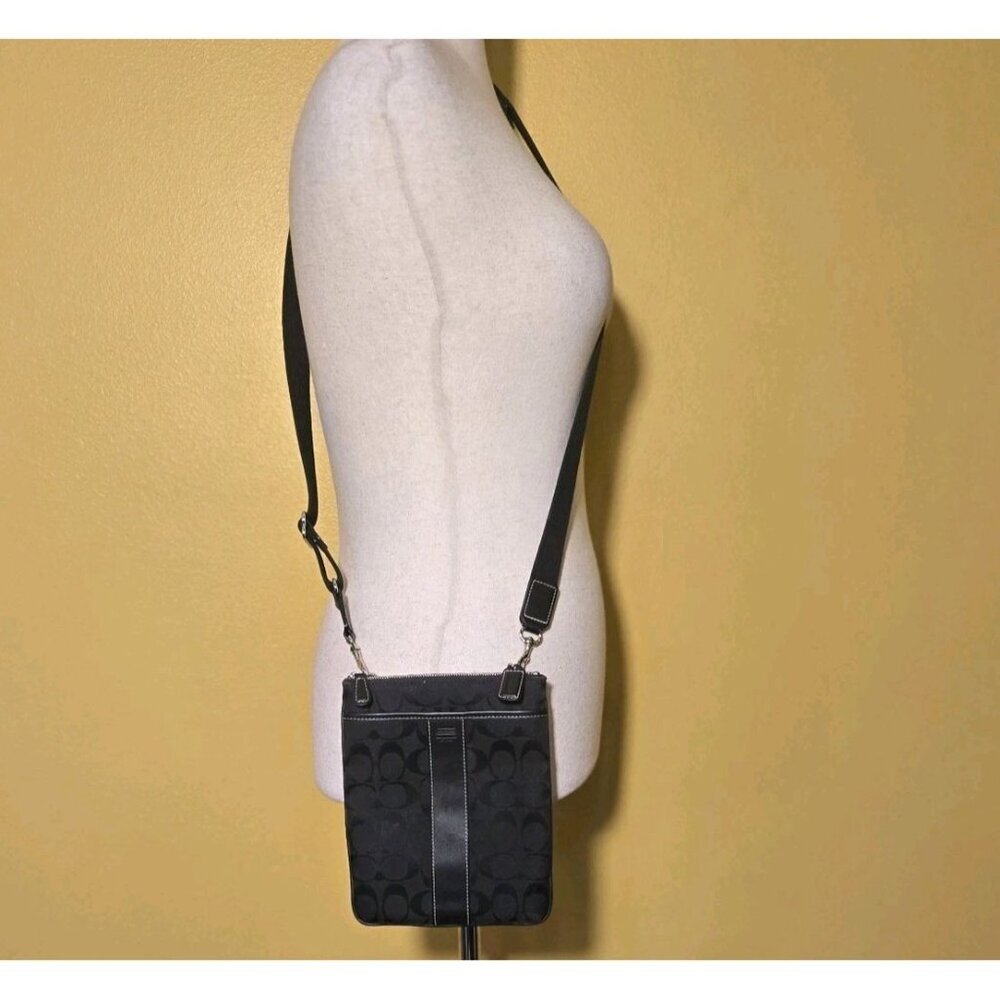 Coach BLACK Crossbody Bag Signature Logo Strap Side Zipper Pocket Leatherware EU - Picture 16 of 16